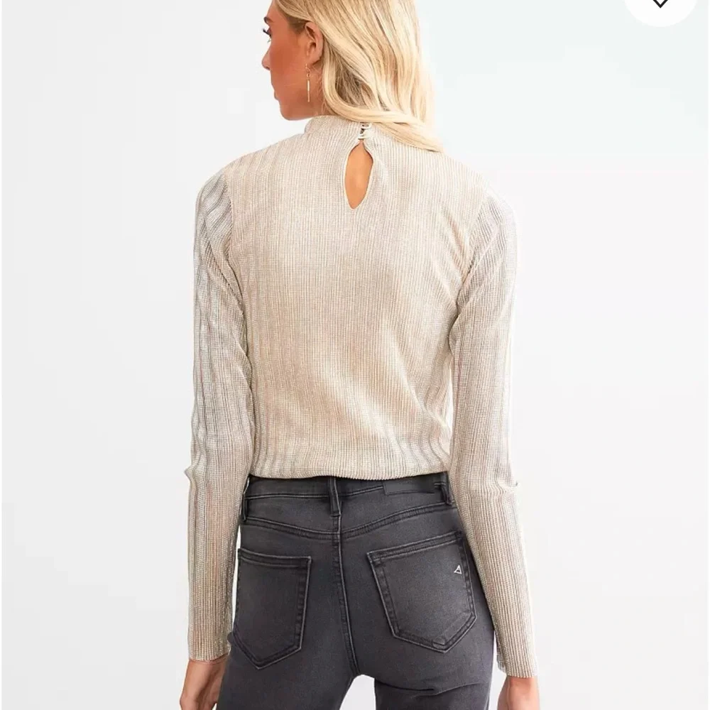 Metallic Ribbed Mesh Cropped Top - Picture 2 of 5